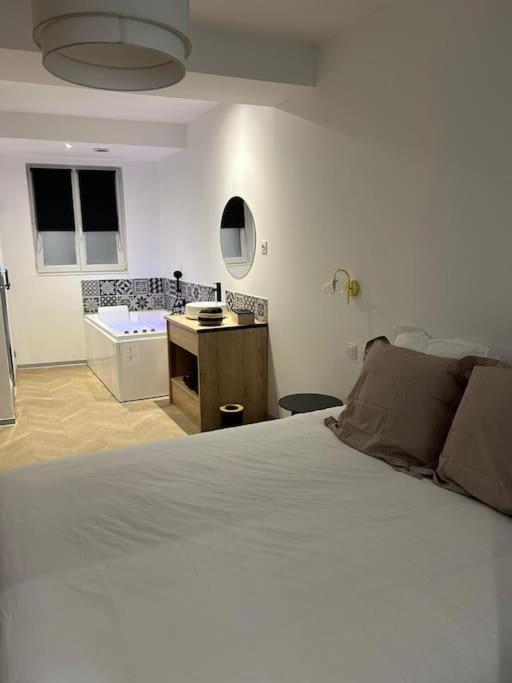 Appartement Spa 2 Pers-Couteliers-Centre Ville Μουλέν Εξωτερικό φωτογραφία