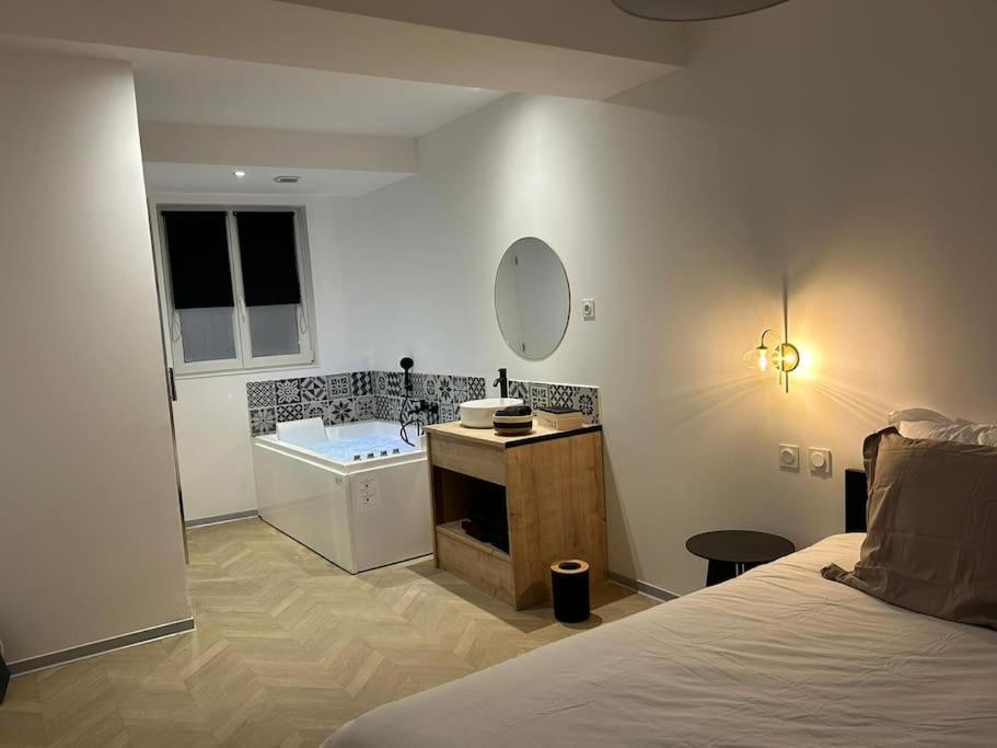 Appartement Spa 2 Pers-Couteliers-Centre Ville Μουλέν Εξωτερικό φωτογραφία